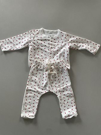 Baby Anzug Herzmuster Weiss Rot 