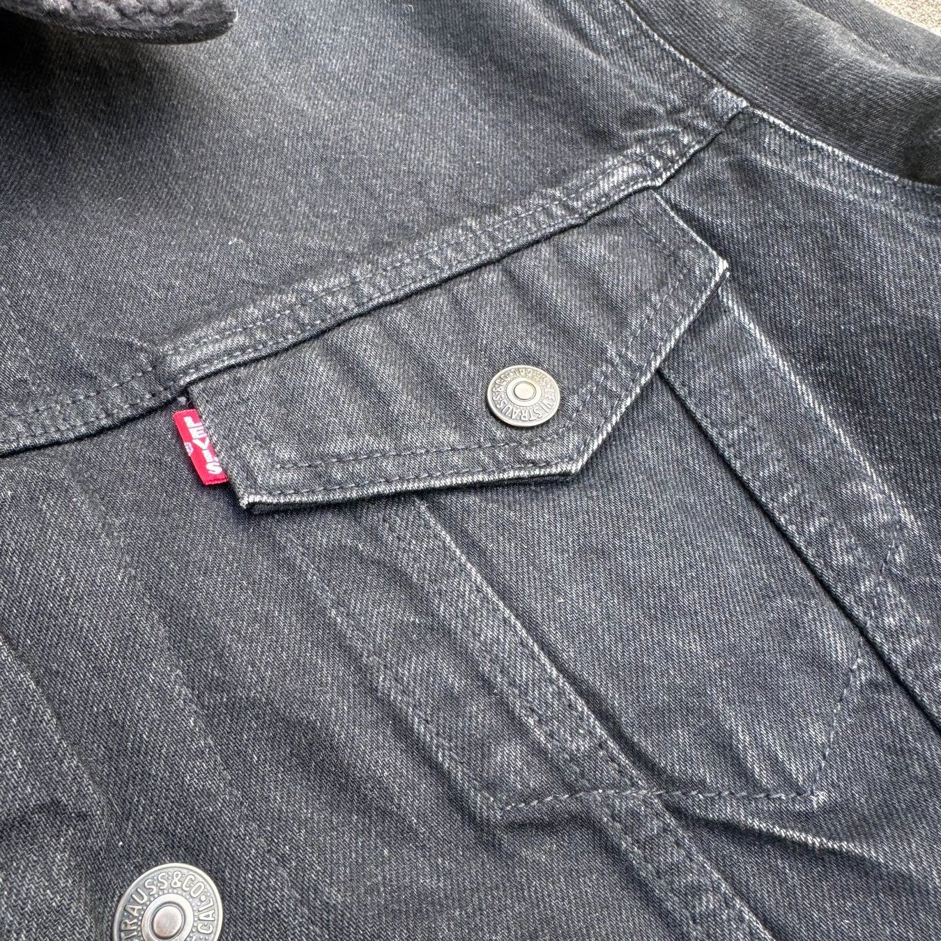 Levi's Jacken: Levi Strauss black fluffy denim jacket – Gebraucht aus St. Gallen von sourced_limited 3
