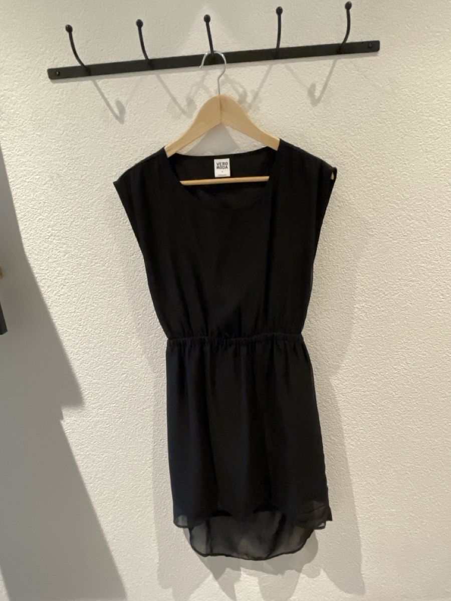 Vero Moda Vestiti: Schwarzes Kleid von Vero Moda – Usato da Schmitten FR venduto da Monei19