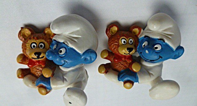 Statuette: Schlumpf Baby mit Teddybär, 2 Verschiedene – Usato da Effretikon venduto da Heimstudio