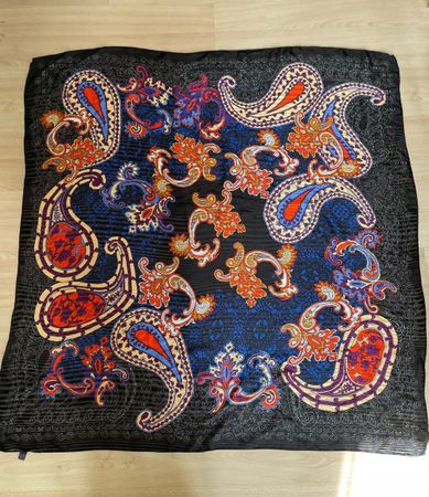 Foulard en soie motif cachemire noir bleu 115/115cm