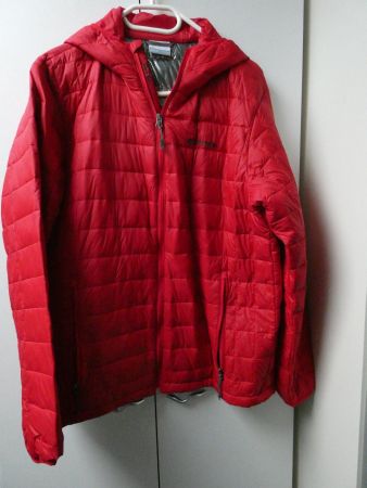 Jacke Columbia, rot, mit Kapuze, Gr. L (ca. Gr. 42 – 44)