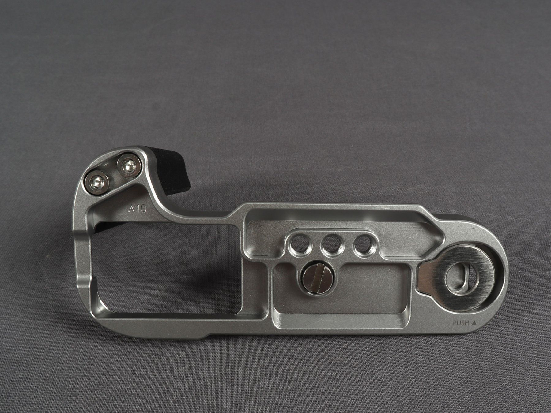 Smallrig Altri Accessori: SMALLRIG L-Shape Mount Plate with Handle for Fuji – Nuovo (secondo la descrizione) da Steinen venduto da Restwert_Steinen 2
