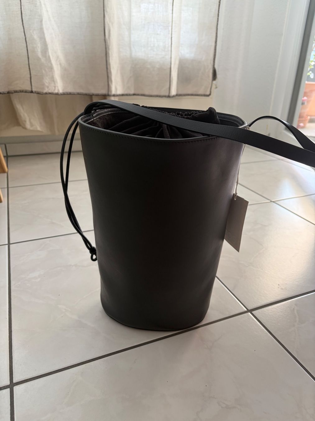 Cos Sacs femmes: Cos Bucket Bag New – Neuf avec emballage d'origine à Hergiswil NW par irinagraf 1