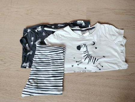Pyjama kurzarm mit 2 Oberteilen Grösse 116