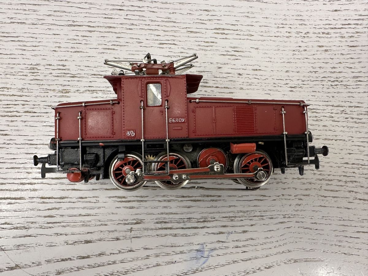 Märklin Modellini di ferrovie: Märklin 3001 DB BR E63 – Usato da Lupsingen venduto da New-Haven 3