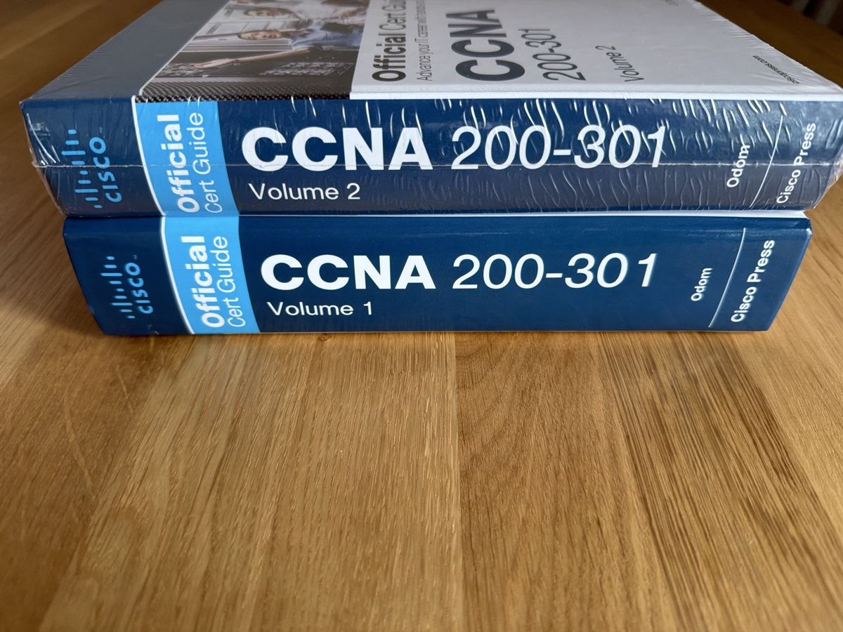 Libri: CCNA 200-301 Official Cert Guide Bundle Volumes 1 & 2 – Nuovo e nell'imballaggio originale da Hauptwil venduto da Tifosi92 2