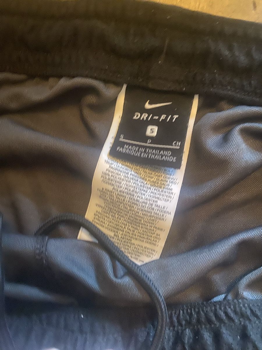 Nike Pantaloni: Nike Dri-Fit Shorts black – Usato da Küblis venduto da mad_b2bw 1