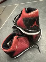 Jordan Schuhe, Top Zustand, Grösse 32Rot/Schwarz!