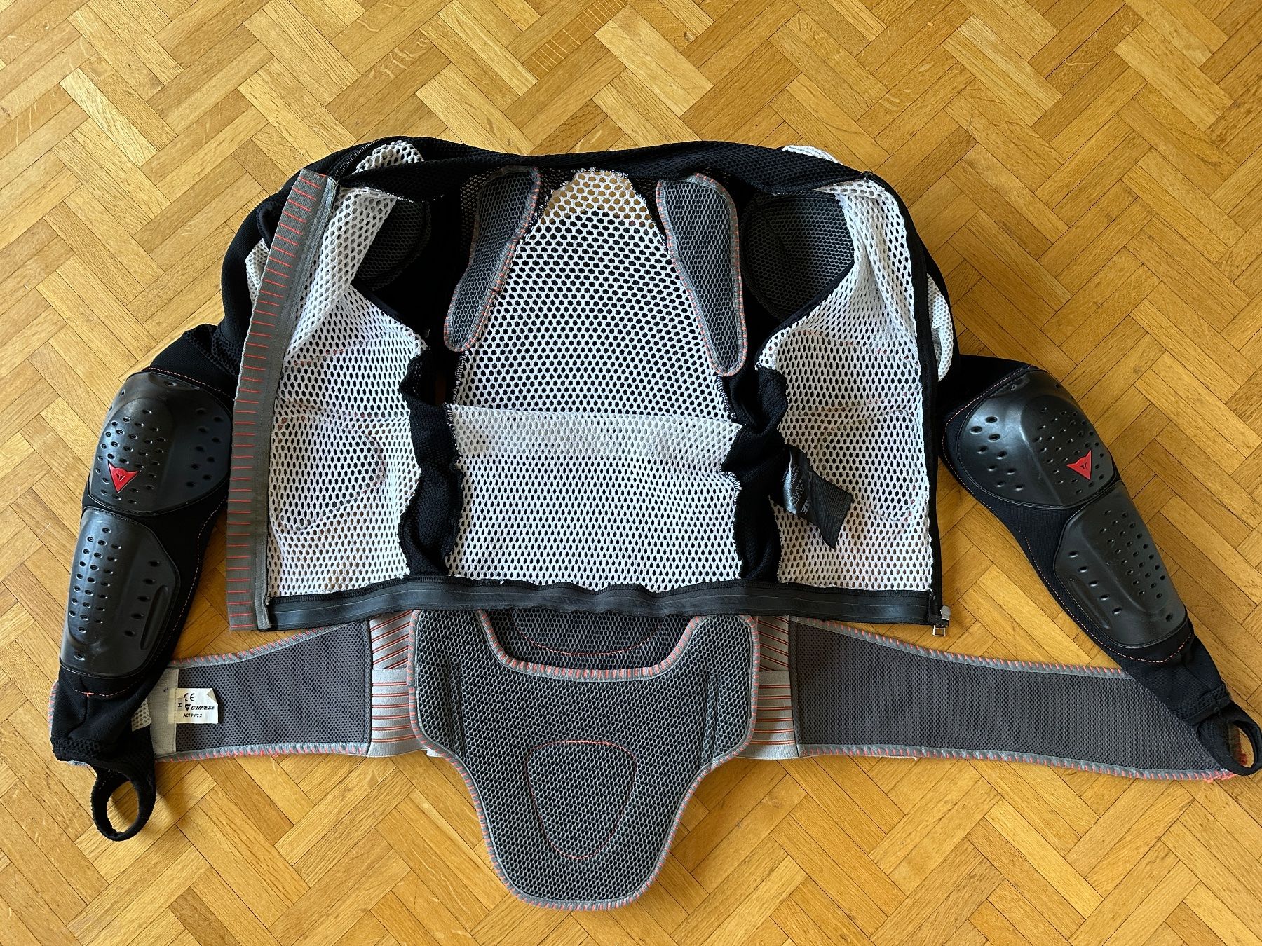 Dainese Schutz & Schoner: Dainese Protektoren Jacke Pro – Gebraucht aus Büren zum Hof von Mirage_G4 2
