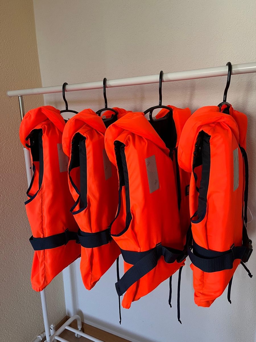 Schwimmwesten: Schwimmwesten 4 Stück neu – Neu (gemäss Beschreibung) aus Diessbach b. Büren von Stefand 1