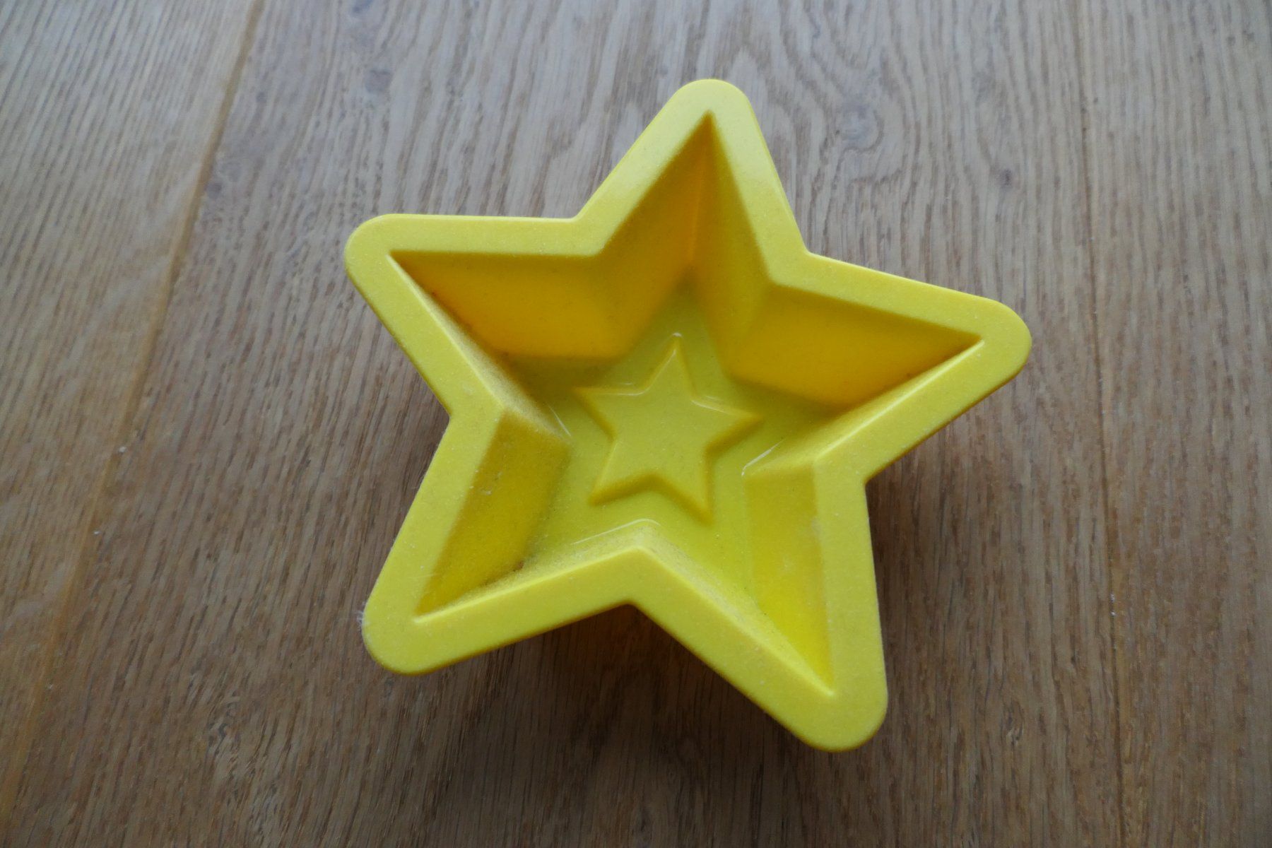 Backformen: Stern Backform Silikon gelb Ca. 9.5cm – Neu (gemäss Beschreibung) aus ESCHENBACH SG von MAKULU04