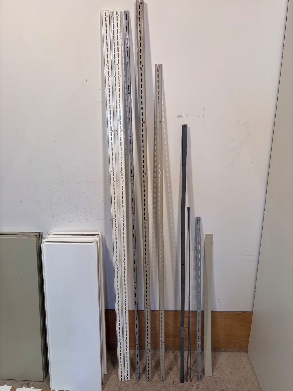 Étagères: Wandgestell Sortiment verschiedene Systeme gemäss Bilder – D'occasion à Winterthur par ReUse_Baumarkt 1