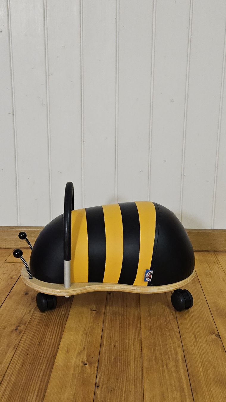Véhicules pour enfants: Wheely bug Rutscher Biene gross – D'occasion à Murten par RYO_RYO