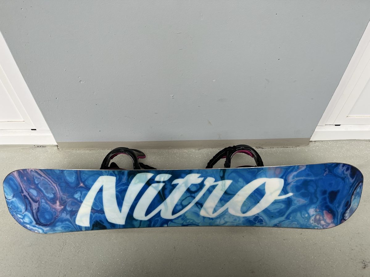 Snowboard Nitro Board: Nitro Snowboard 126cm inkl. Nidecker Bindung – Usato da Horgen venduto da pupcia01 1