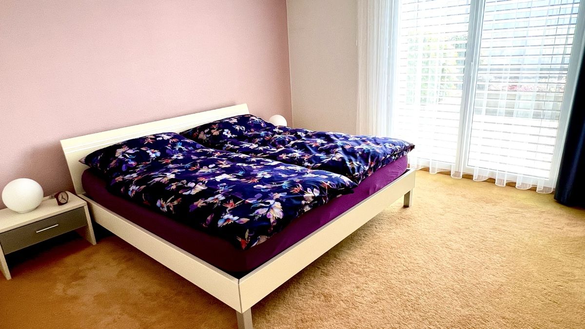 Lits: Schlafzimmer mit Nachttischen – D'occasion à Ennetbaden par lolek02