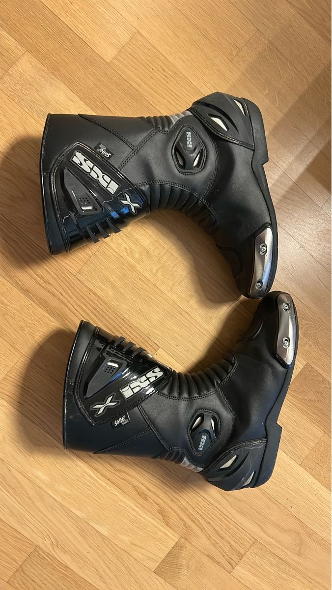 IXS Herrenschuhe: IXS Motorradstiefel, Grösse 43, Schwarz – Gebraucht aus Weiningen TG von Mis_s7yy 1