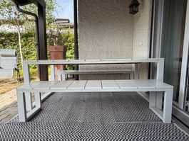 Grosser Gartentisch mit 2 Bänken