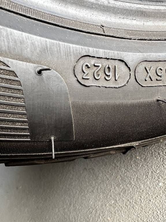 Pneumatici & Ruote complete: 245/45 R19 Winterreifen – Usato da Sursee venduto da gas_8n5t 3