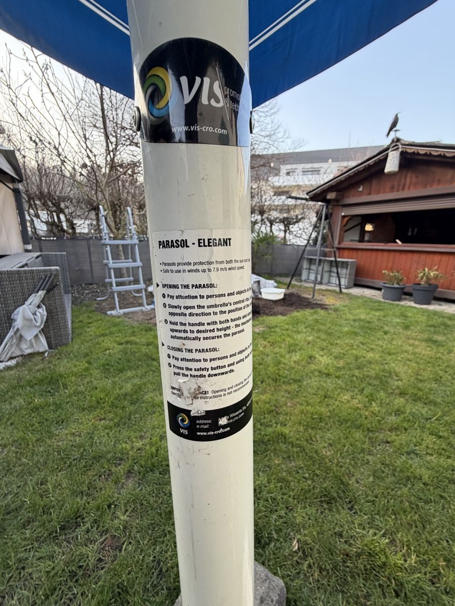Feldschlösschen Ombrelloni: Grosser Sonnenschirm Feldschlösschen – Usato da Studen BE venduto da FLURIBOY1 8