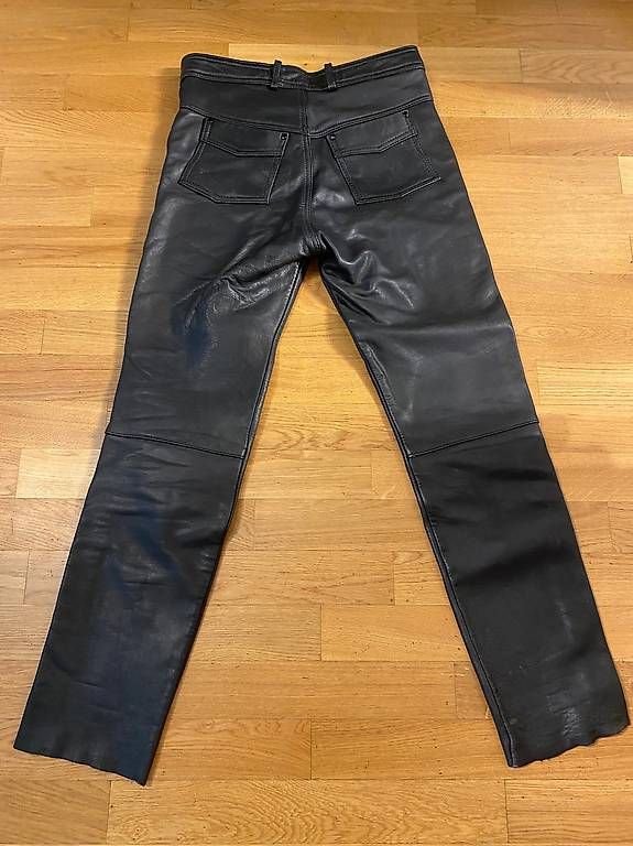 Pantalons: Lederhose Grösse 48 – D'occasion à Wettingen par Maprau9