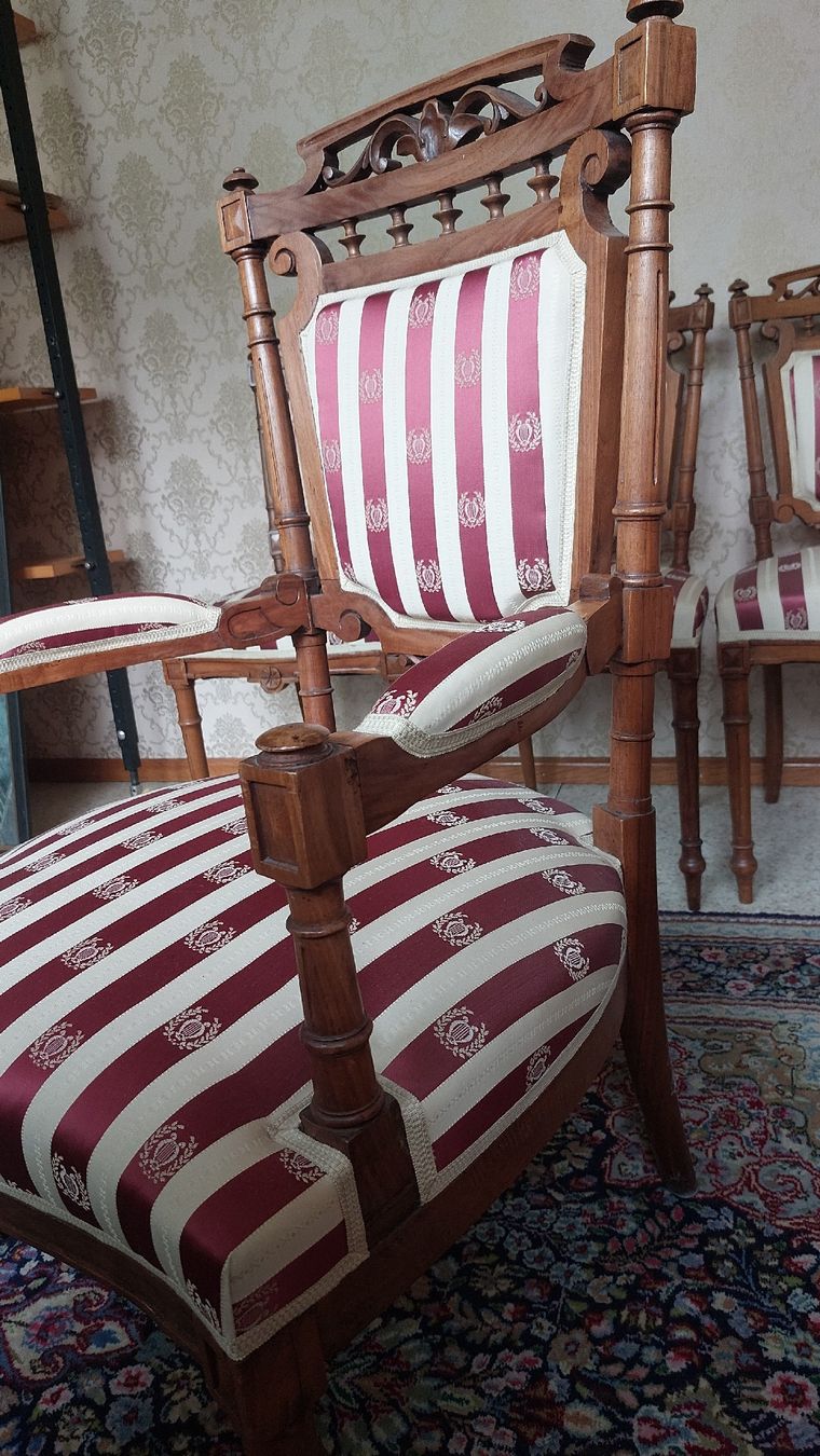 Sofas: Sitzgruppe 140jährig: Sofa un ein Sessel,  neu bezogen – Gebraucht aus Dornach von Nadjeffel 4
