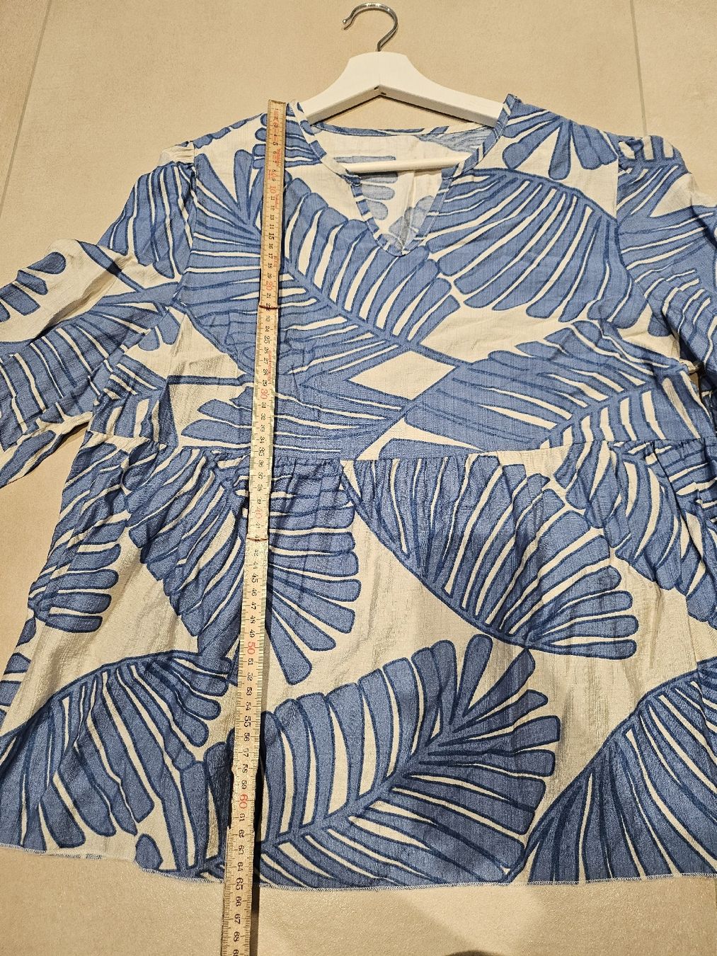 Camicette: lockere Bluse mit Blättermotiv ca. gr. 38/40 – Usato da Allschwil venduto da na.wi.90 2
