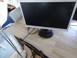 HD Bildschirm mit HDMI Kabel