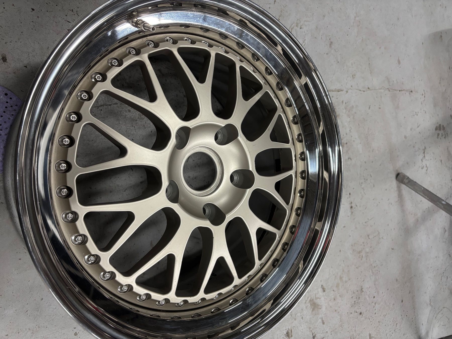 Porsche Jantes: Jantes cargraphic 18 porsche – D'occasion à Vétroz par Romain71 1