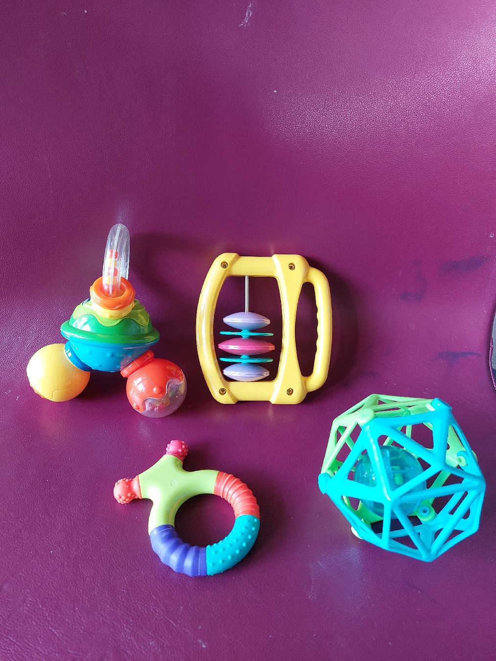 Jouets: Babyspielzeug Set, 4-teilig, Rassel, Greifling – D'occasion à Büttikon AG par lca_v7pb 1