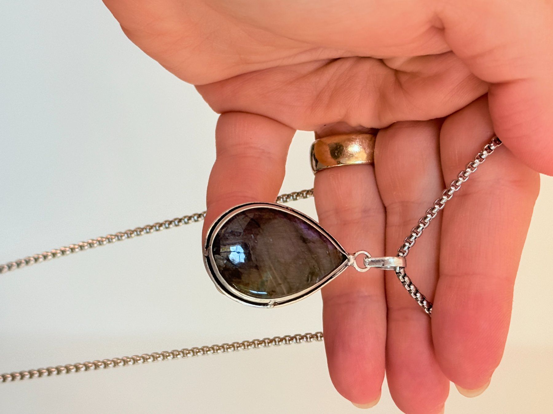 Ketten: Pendentif avec pierre labradorite et chaîne – Neu und originalverpackt aus Genève von AWWA 2
