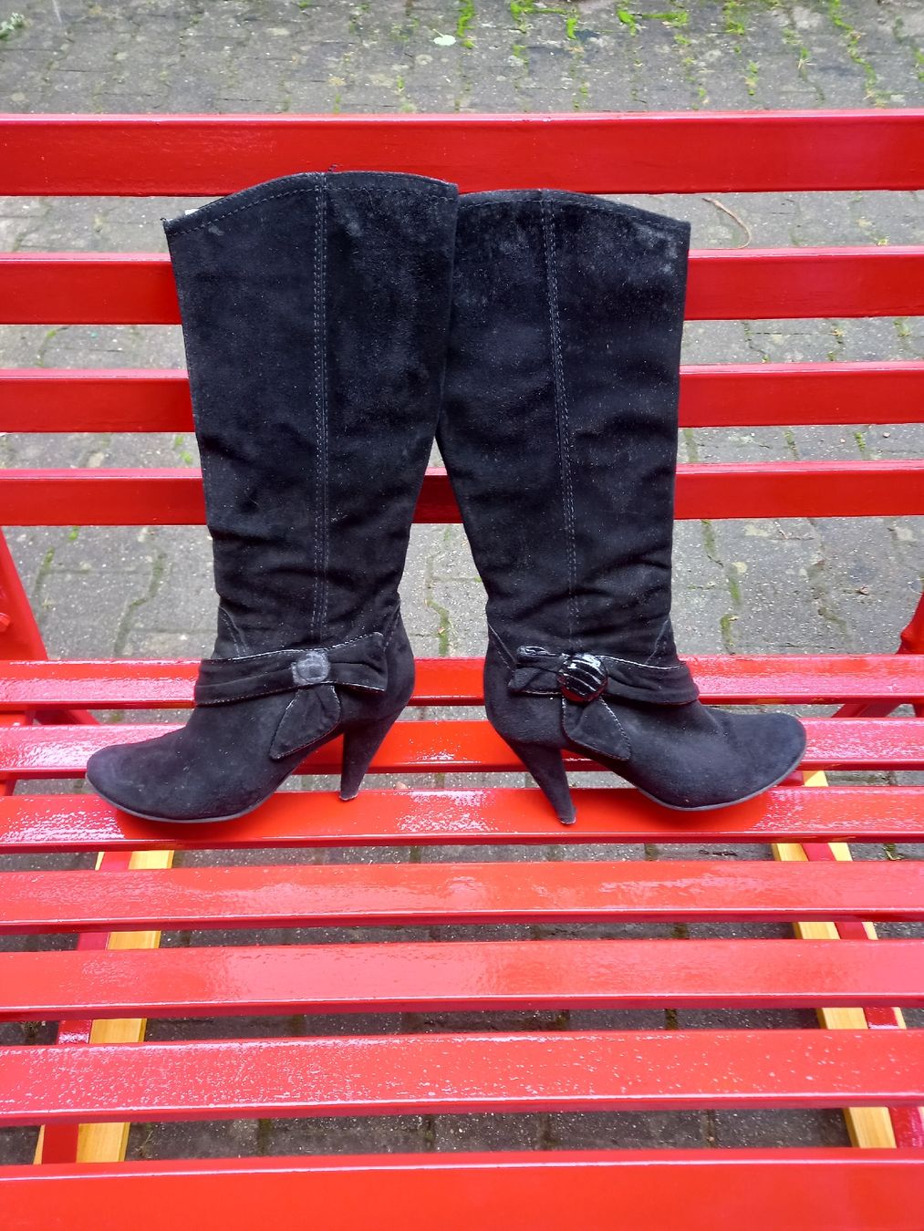 Scarpe da donna: Schwarze hoheStiefel Wildlederoptik, – Usato da Seon venduto da Zack_16 4