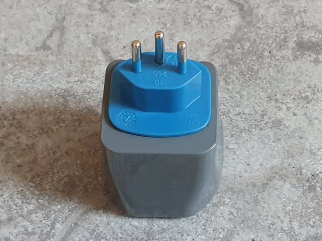 Laufwerke & Adapter: Reisestecker-Set mit 7 Adaptern – Neu (gemäss Beschreibung) aus Kreuzlingen von LeslieBar 4