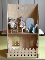 süsses Puppenhaus aus Holz, unbespielt (exkl.Zubehör)