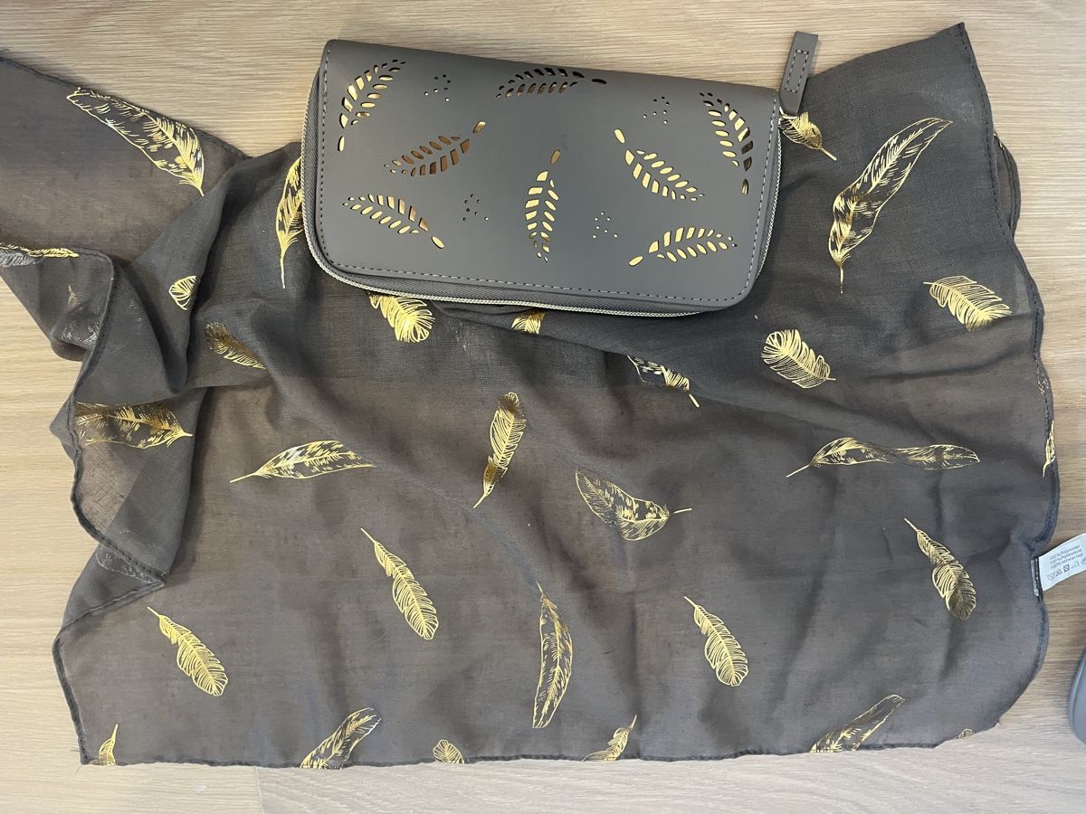 Zaini: Rucksack, Portmonee und Tuch – Nuovo (secondo la descrizione) da Weesen venduto da mad_q9gh 4
