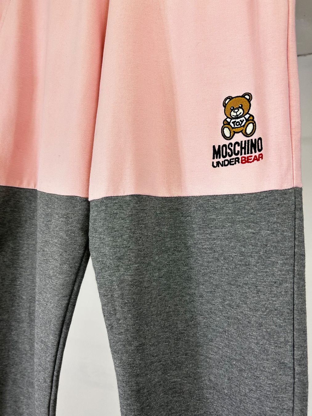 Moschino Leggings: Moschino Leggings, Röhrlhose – Nuovo (secondo la descrizione) da Zürich venduto da ANU-AnimalsNeedUs 5