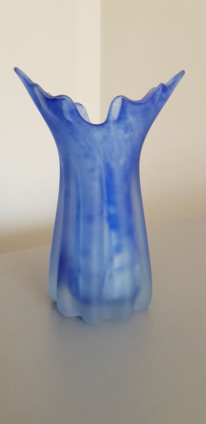 Vasen & Gefässe: Weiss/blau melierte Glasvase H 21cm – Gebraucht aus Turgi von rut_p556