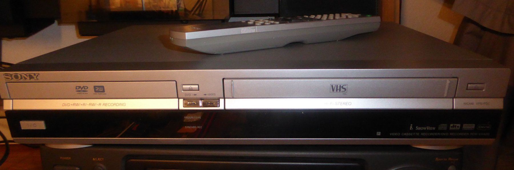 Sony Registratori: Sony Videorecorder VHS DVD Combi Recorder RDR-VX420E – Usato da Männedorf venduto da livesteam 4