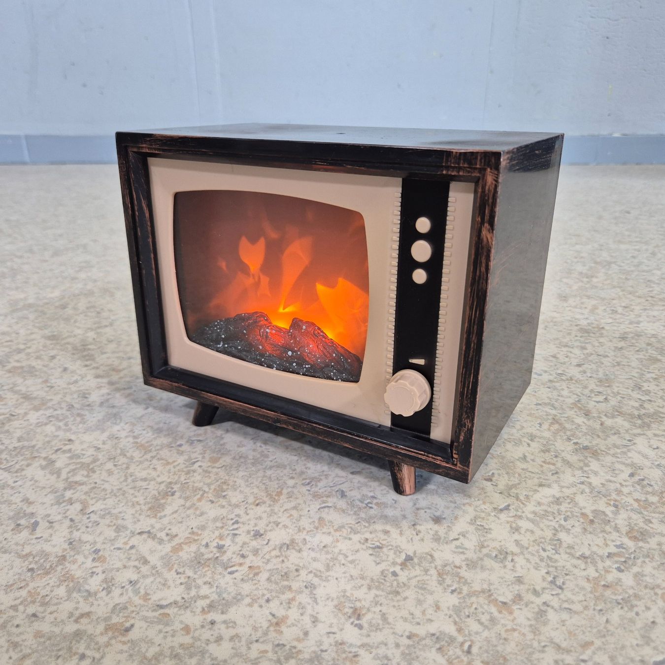 Cheminée: LED Mini Kamin 'Vintage TV' Flammeneffekt Deco Kamin – D'occasion à Nottwil par Wondewa-Shop 1