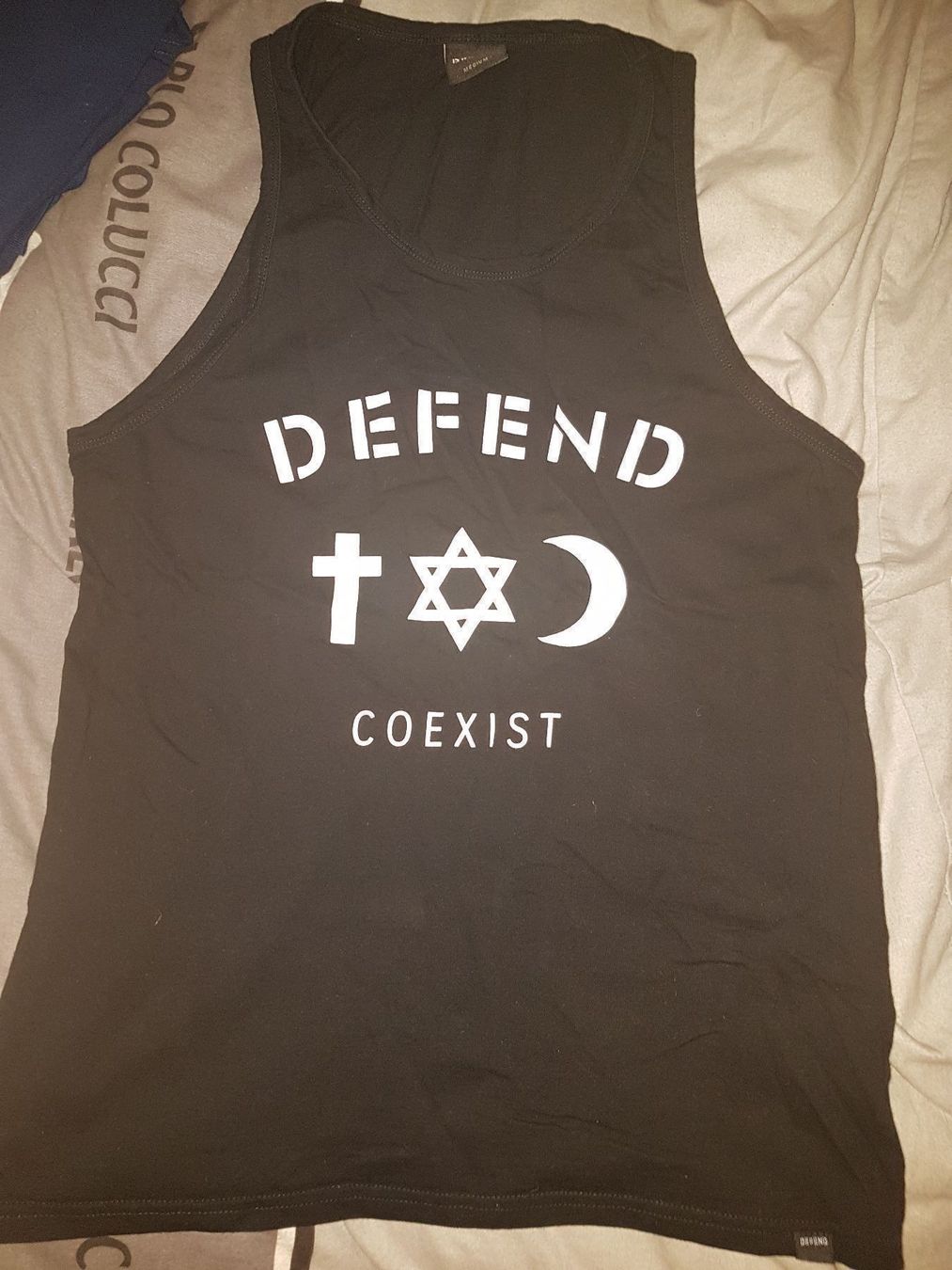 T-shirts: Ärmelloses Shirt Defend Coexist – D'occasion à Brig par RaZu39