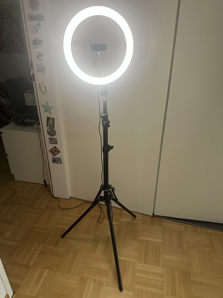 Hama Lampade: Hama Ringlicht mit Stativ und Smartphonehalterung – Usato da Biel/Bienne venduto da joy108