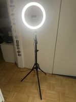 Hama Ringlicht mit Stativ und Smartphonehalterung