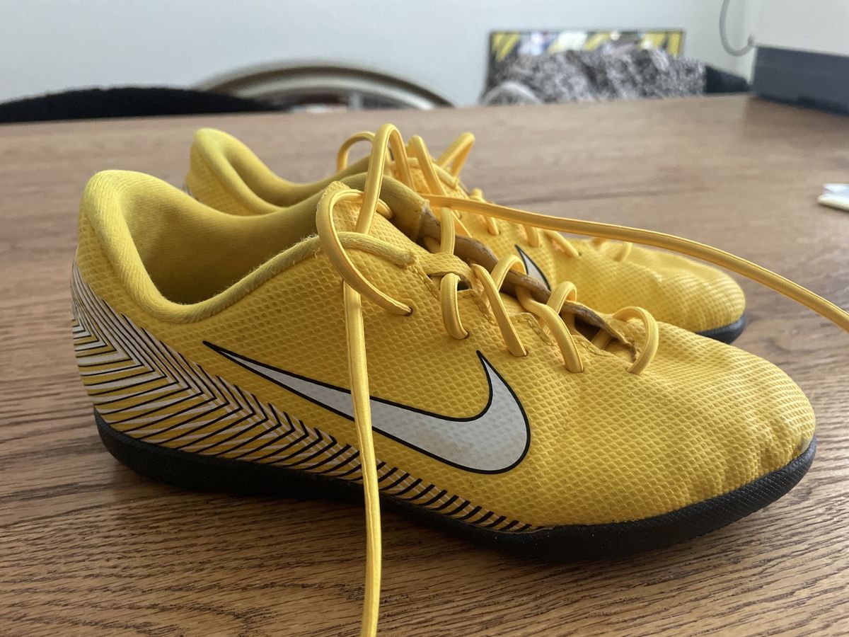 Nike Scarpe per ragazzi: Nike Fussballschuhe, Gr.34 – Usato da Schliern b.Köniz venduto da Nikk0tin