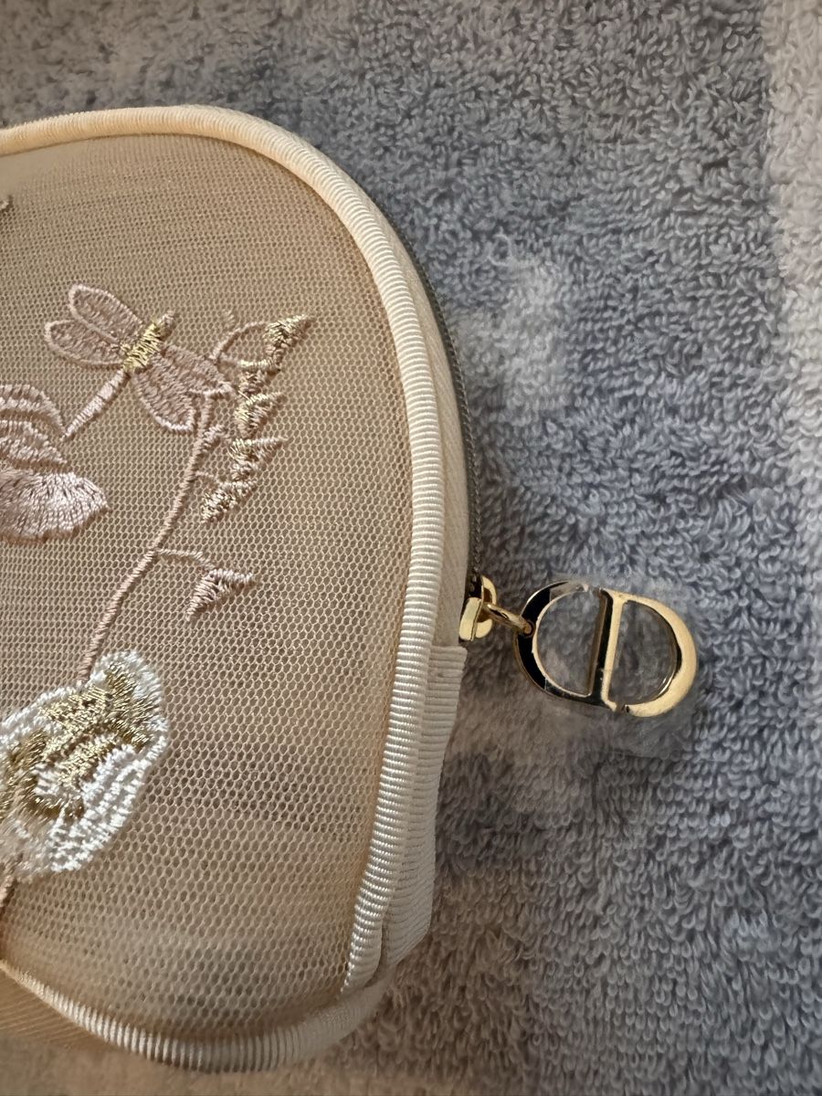 Dior Custodie per cosmetici: Trousse brodée Dior Butterfly – Nuovo e nell'imballaggio originale da Genève venduto da Allisgood 2
