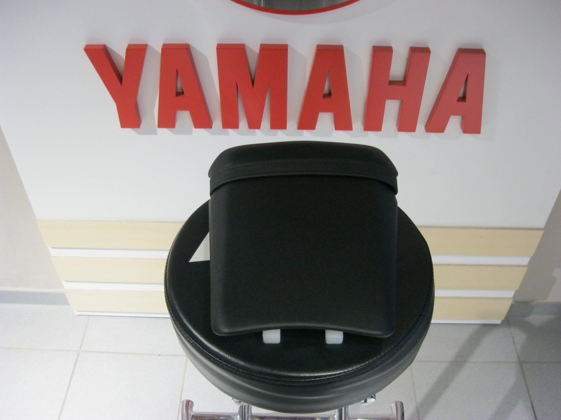 Yamaha Tutti i ricambio per moto: Soziussitz Yamaha R1 (2002-2003) – Nuovo e nell'imballaggio originale da Neftenbach venduto da Zecchini-Motos