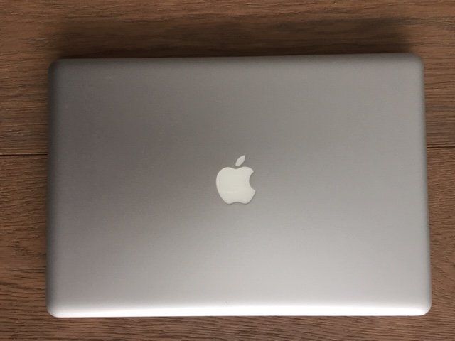 Apple Notebooks: MacBook Pro 15.4/2.4/2X2GB/320/SD/GLSY mit CD/DVD_Mid-2010 – Gebraucht aus Schindellegi von cocooning1 1