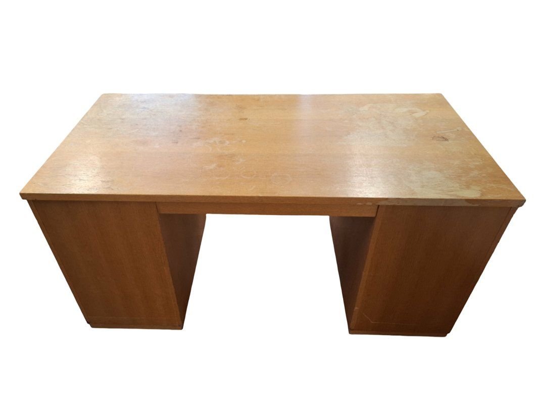 Scrivanie: Schreibtisch aus Holz – Usato da Wil SG venduto da Restwert_Wil 4