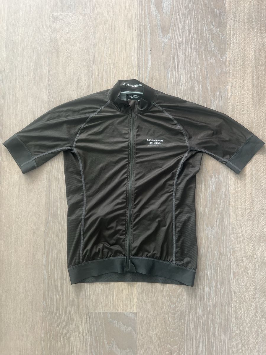 Pas Normal Studios Maillots de corps & Pantalons: Pas Normal Studios - Cycling Jersey Men ,  Grösse L – D'occasion à Horgen par Seppus75