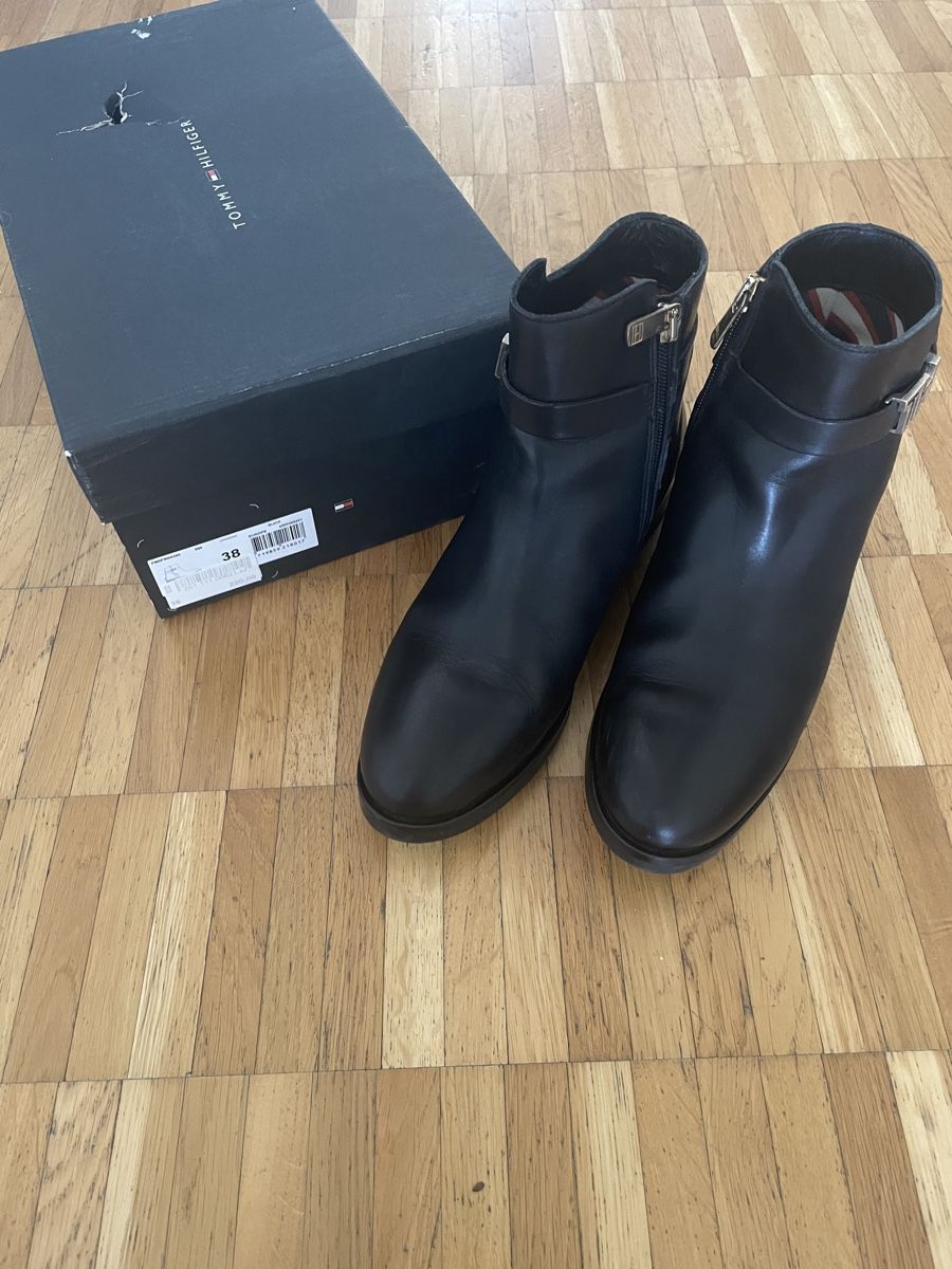 Tommy Hilfiger Damenschuhe: Tommy Hilfiger Black Leather Ankle Boots, Size 38 EU – Gebraucht aus Neuchatel von shi_9fzw 8