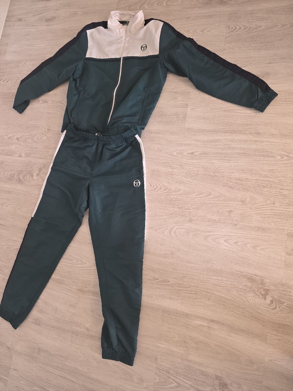 Kleiderpakete: Sergio Tacchini  – Gebraucht aus Rickenbach b. Wil von MercedesBenz_